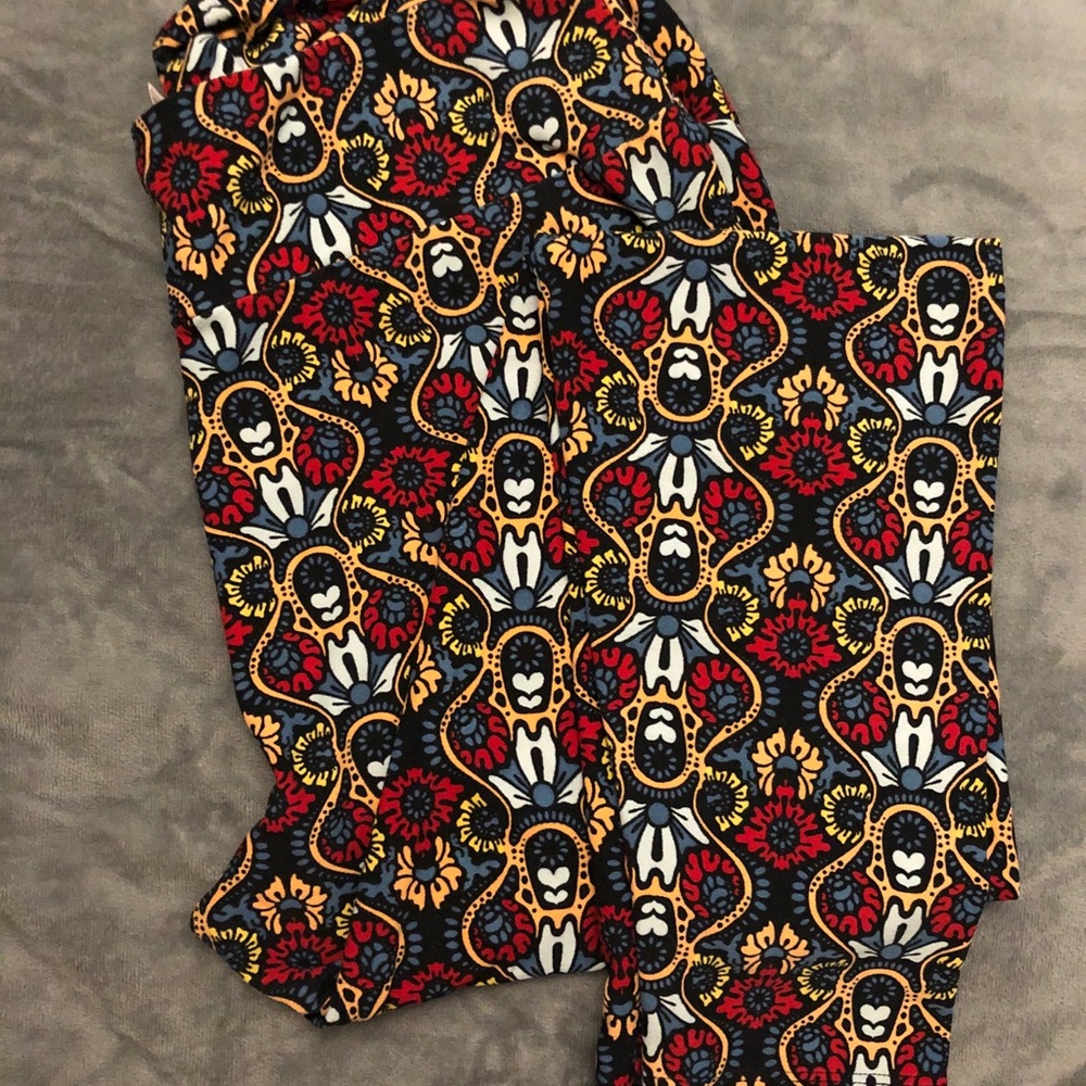 LuLaRoe Tall & Curvy Leggings